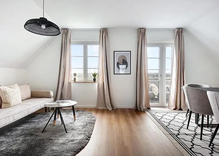 Sanders Charm - Amazing Two-Bedroom Apartment With Shared Garden